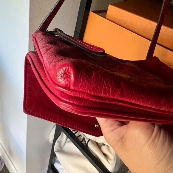 Louis crossbody authentic - Picture 9 of 15